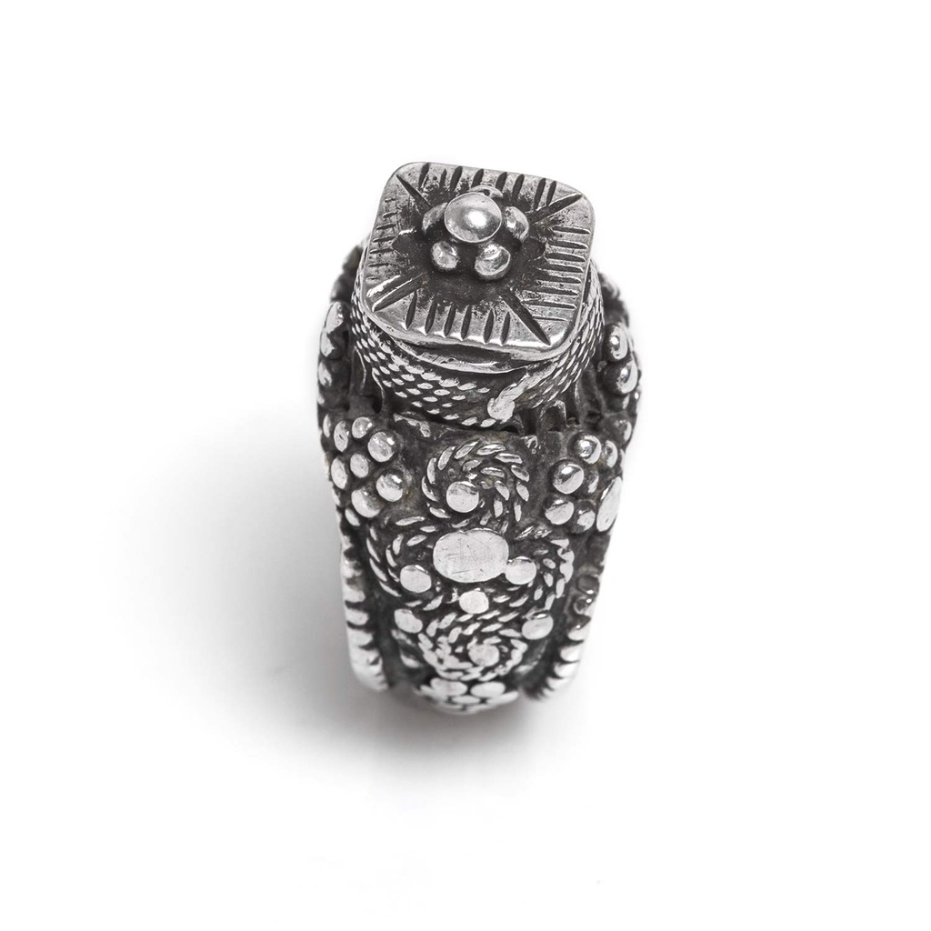 anello-yemenita-in-argento-con-granulazione