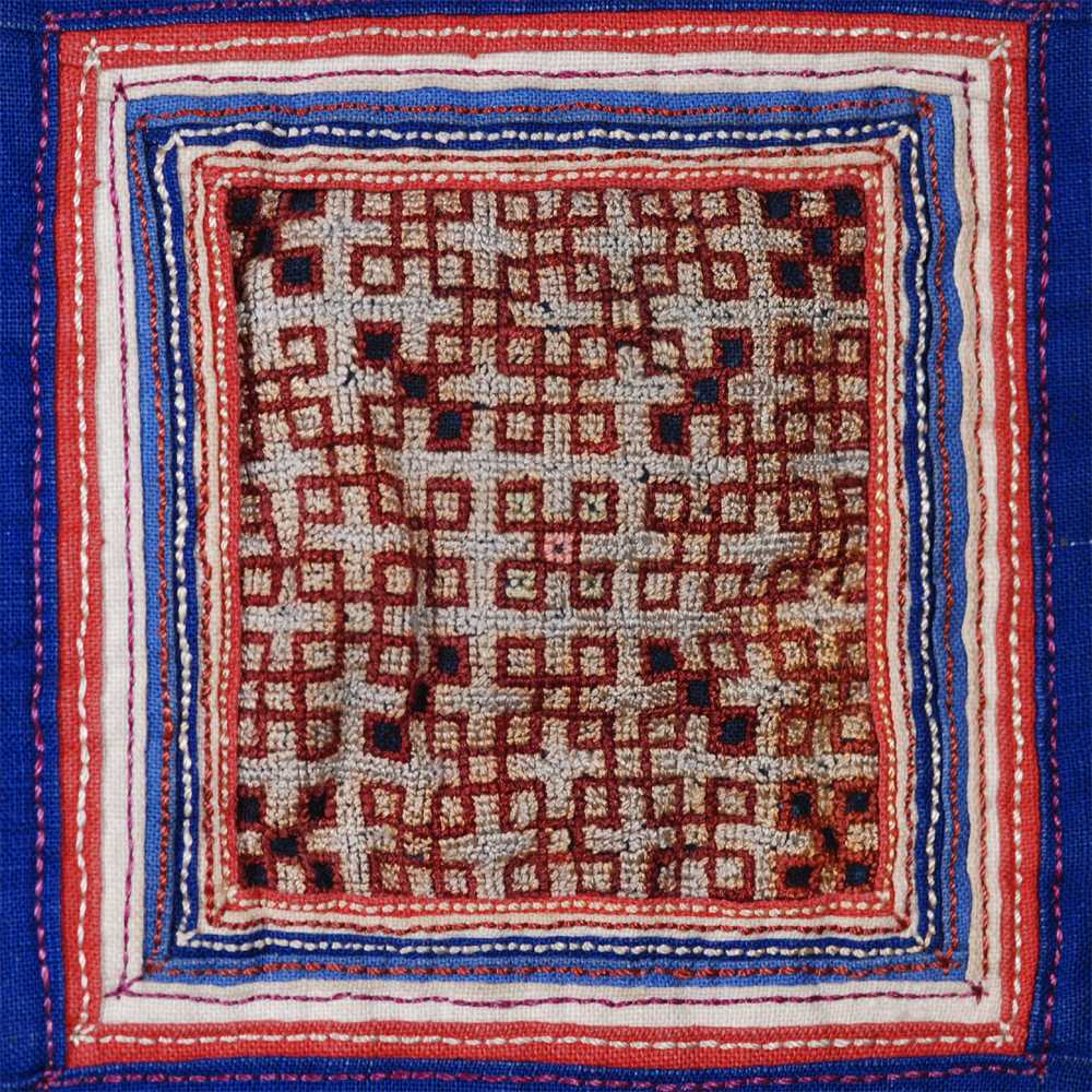 baby-carrier-miao-con-ricamo-bianco-blu