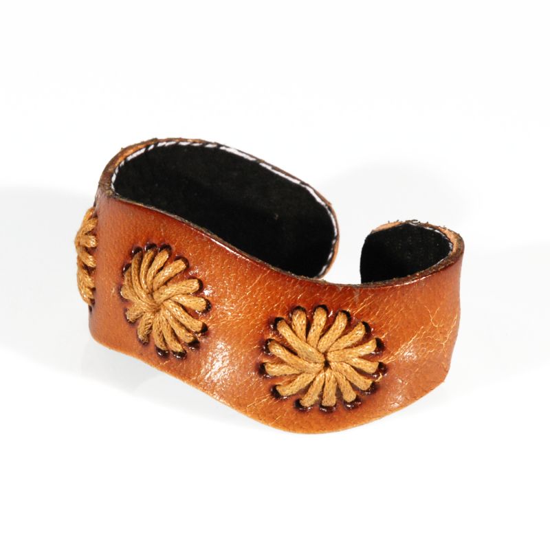 bracciale-in-cuoio-naturale-con-ricamo