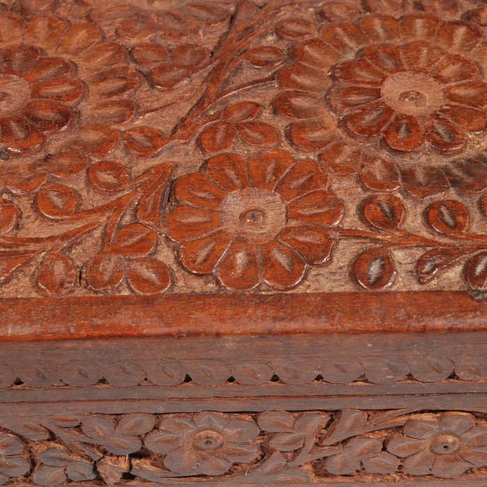 cofanetto-rettangolare-in-legno-intarsiato