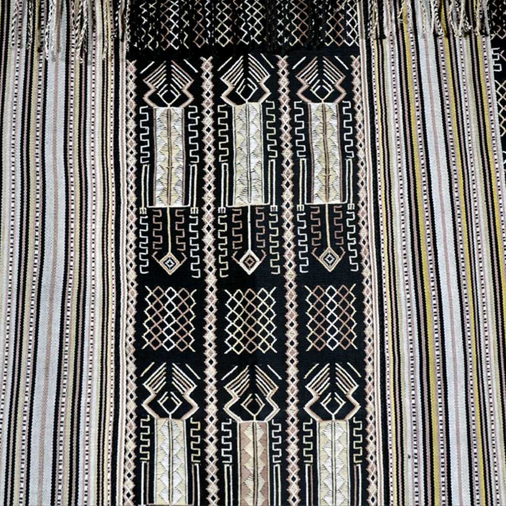 coperta-ayotupas-decorata-con-geki-realizzata-a-telaio