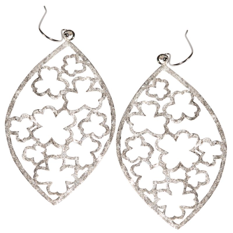 orecchini-traforati-con-fiori