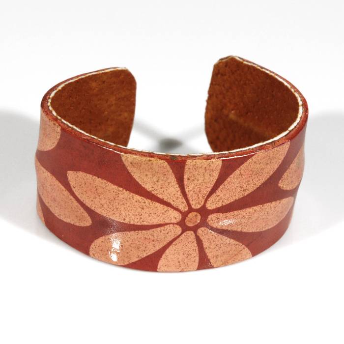 Bracciale in cuoio dipinto a mano rosso con fiori