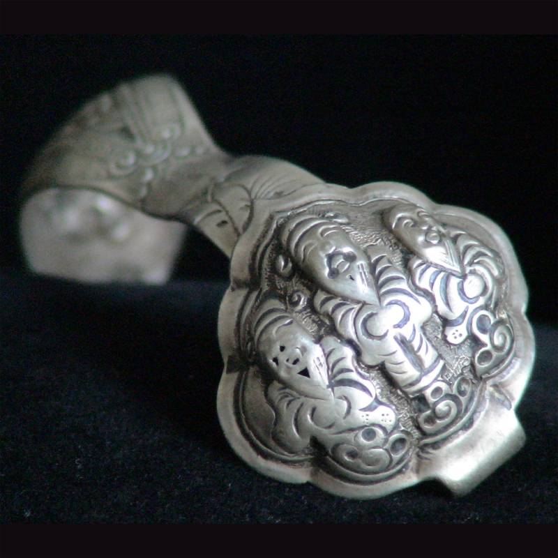 Fermacapelli bai in argento cesellato