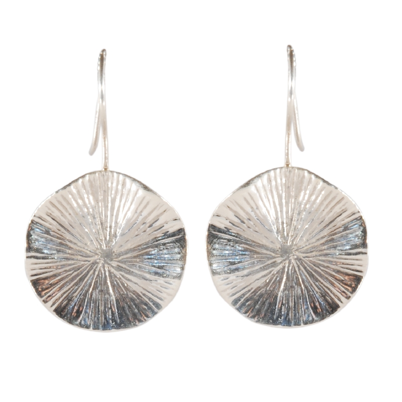Orecchini pendenti tondi in argento lavorato