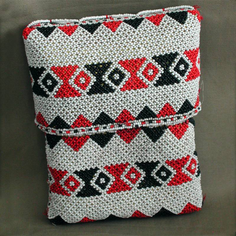 Scatola di timor con lavoro di perline