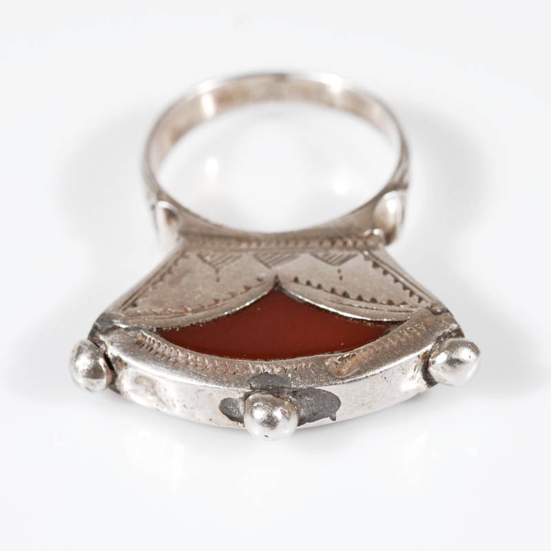 Anello tuaregh "tisek" in argento e corniola